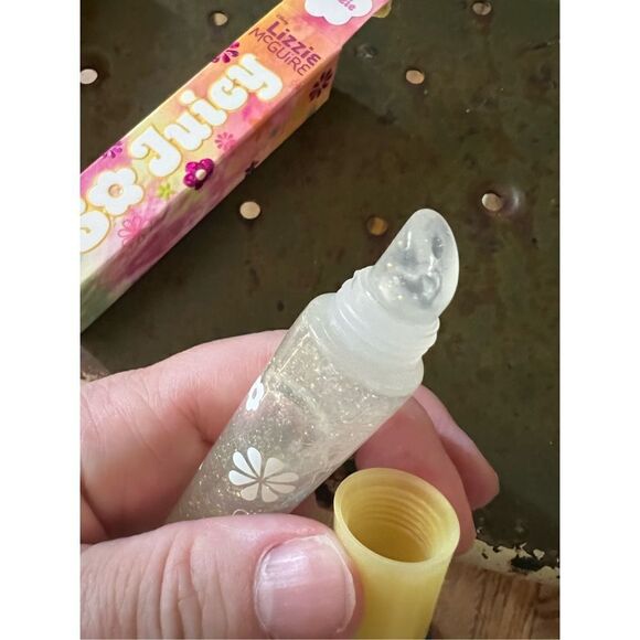 Colourpop x Disney Lizzie McGuire So Juicy Plumping Gloss LIZZIE - Picture 4 of 7